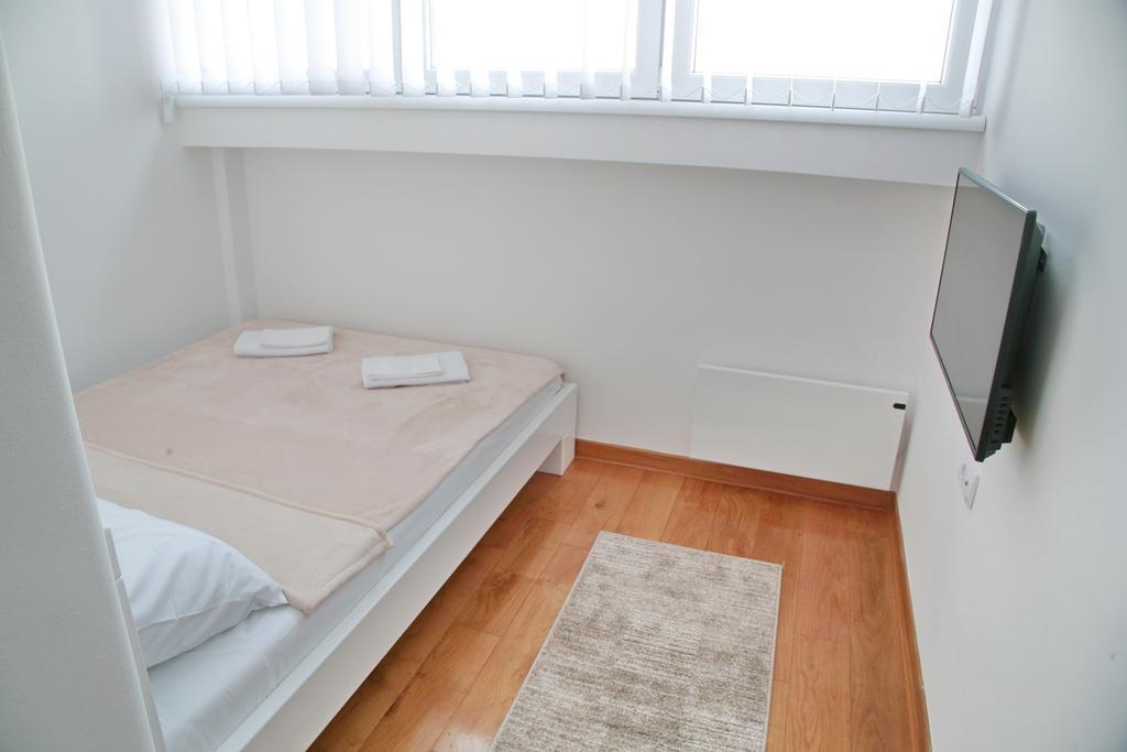 Apartment Queen'S Park Belgrado Esterno foto
