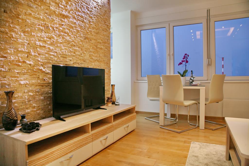 Apartment Queen'S Park Belgrado Esterno foto